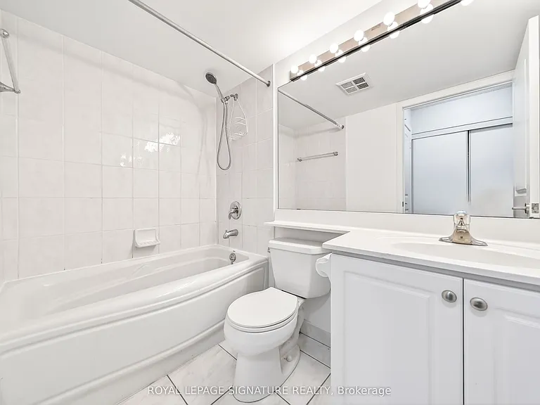 4968 Yonge St #712 — Photo 26