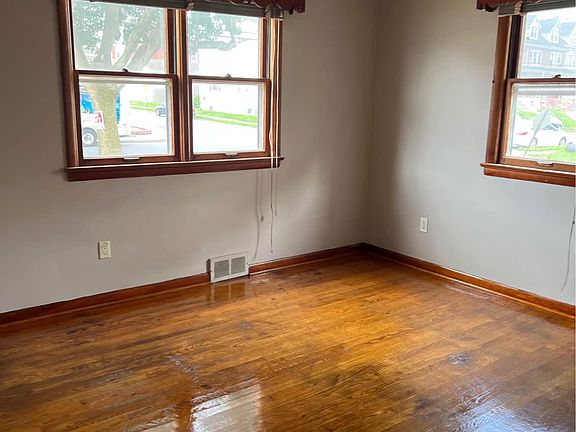 4th image of 1083 Catasauqua Ave