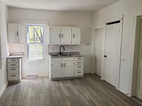 5th image of 43 Brayer St