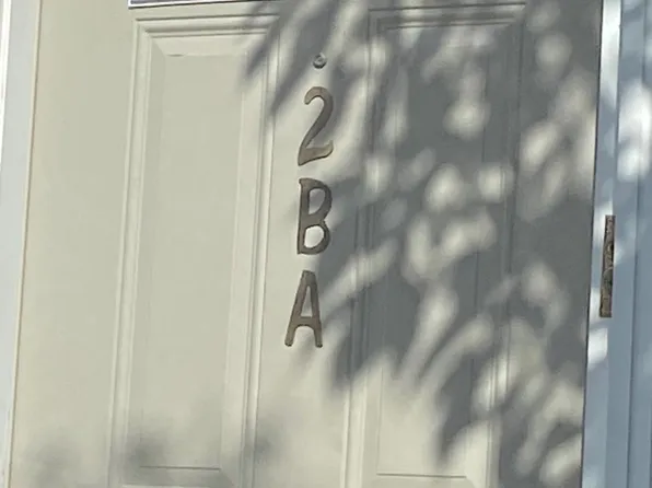 5 York Dr, Edison, NJ 08817