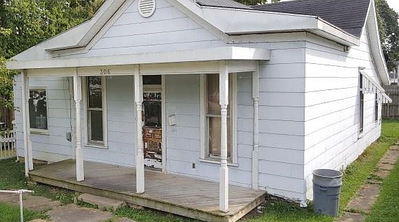 1st image of 306 E 7th St