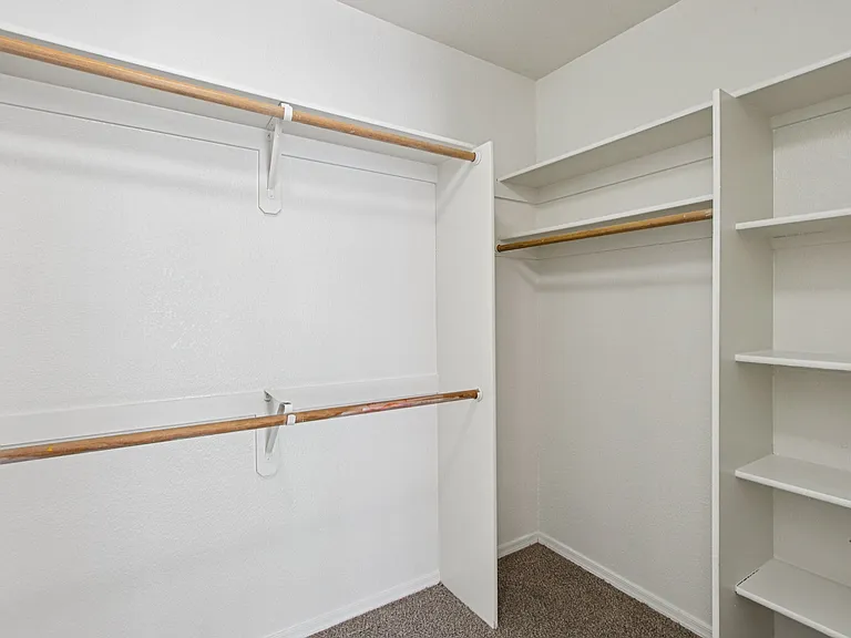 The Village at Sun Valley Apartments — Photo 24