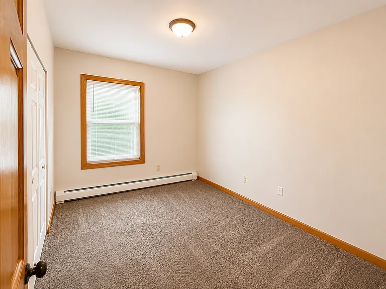 Emerson Manor Flats — Photo 18