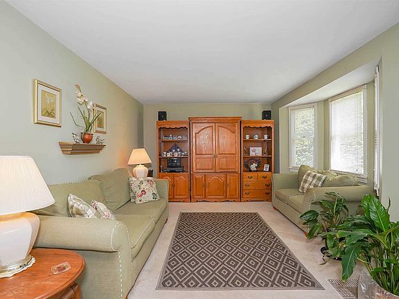 4th image of 7 Bernice Ct