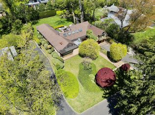 14 Mirrielees Rd, Great Neck, NY 11021