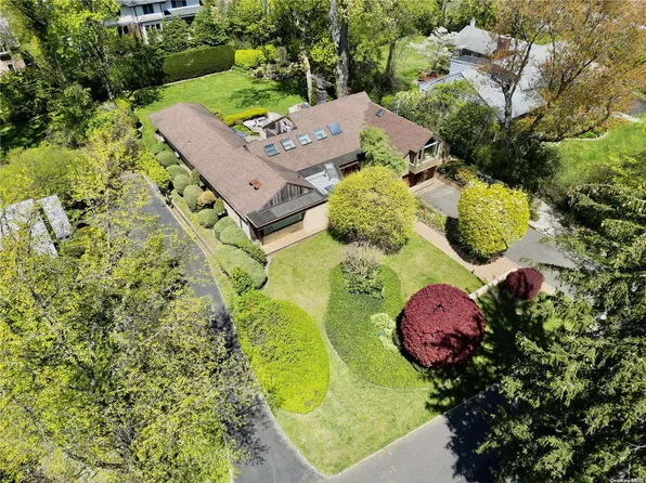 14 Mirrielees Road, Great Neck, NY 11021