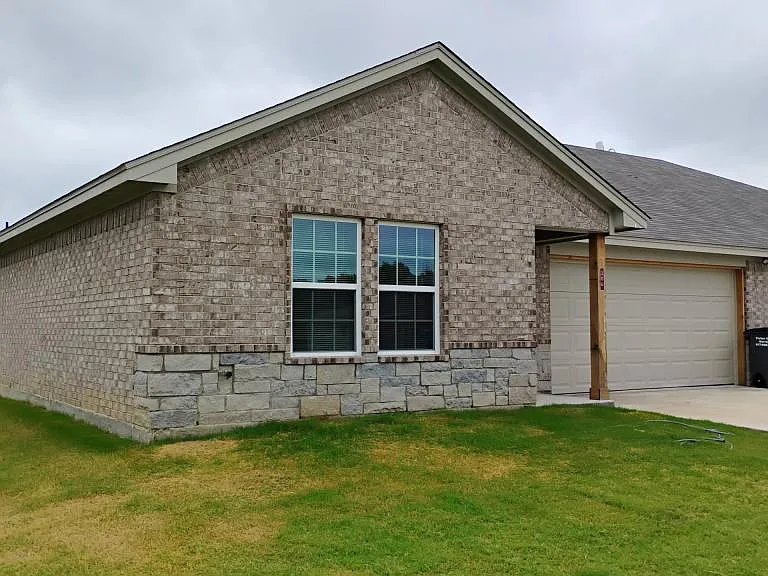 206 Hoover Ln — Photo 2