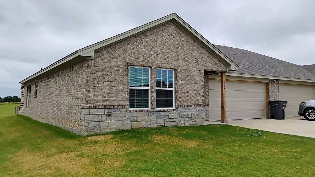 Building Photo - 206 Hoover Ln