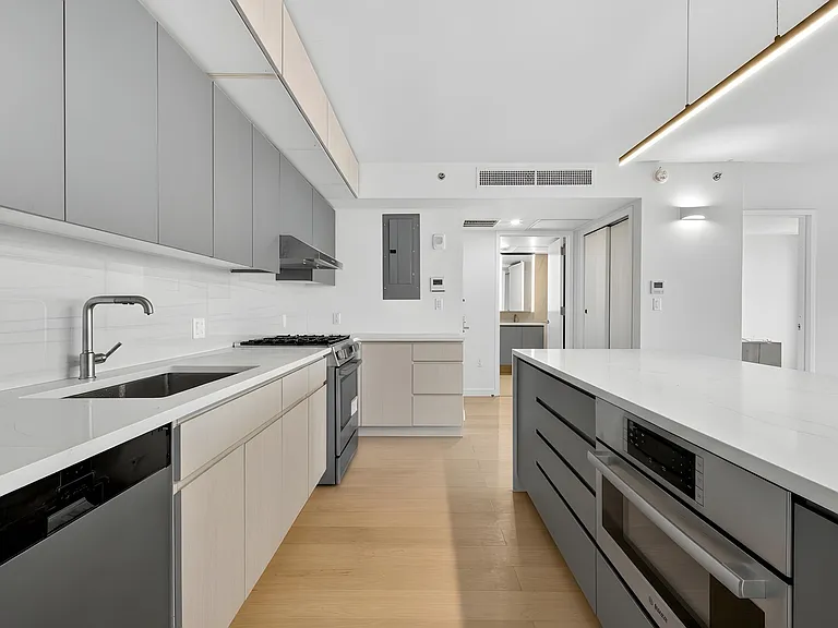 33-71 Prince St #15J — Photo 2