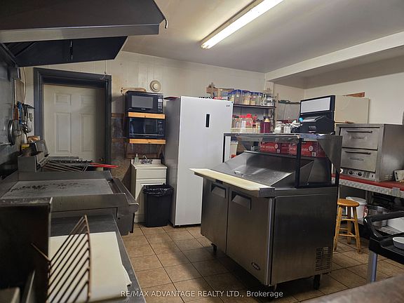 5th image of 222 Furnival Rd