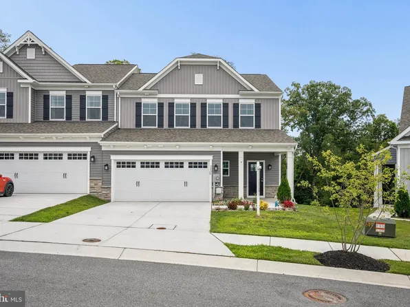 2820 Town View Cir, New Windsor, MD 21776