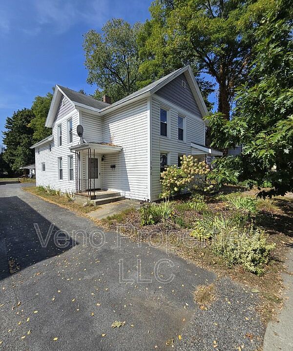 1st image of 132 Bay St APT 1