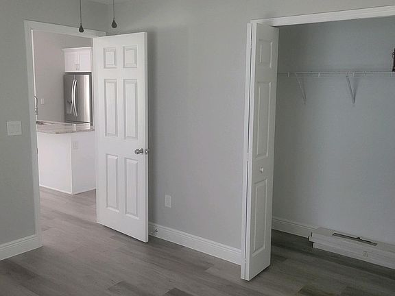 3rd image of 3073 20th Ave S
