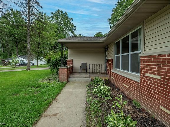 2nd image of 40 Woodleigh Ct