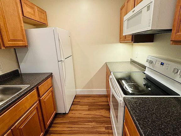 4th image of 91 E Spring St