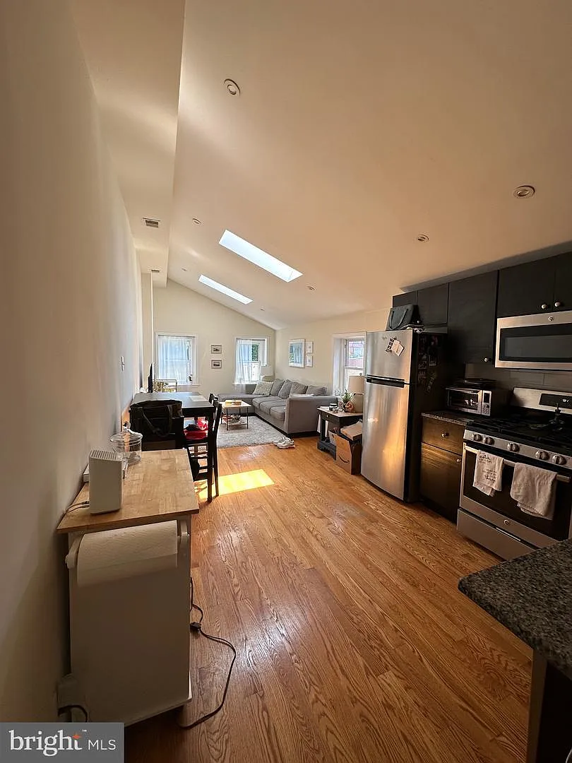 2 bed, 1000 sqft, $2,850 — Photo 1