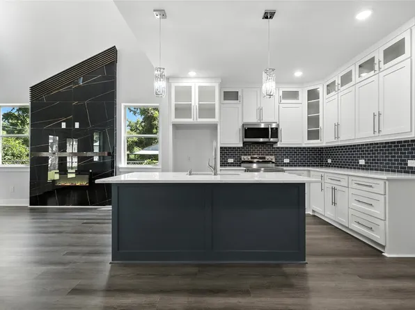 810 Euclid St, Cleburne, TX 76033