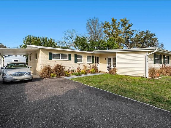 3rd image of 1406 Canterbury Dr