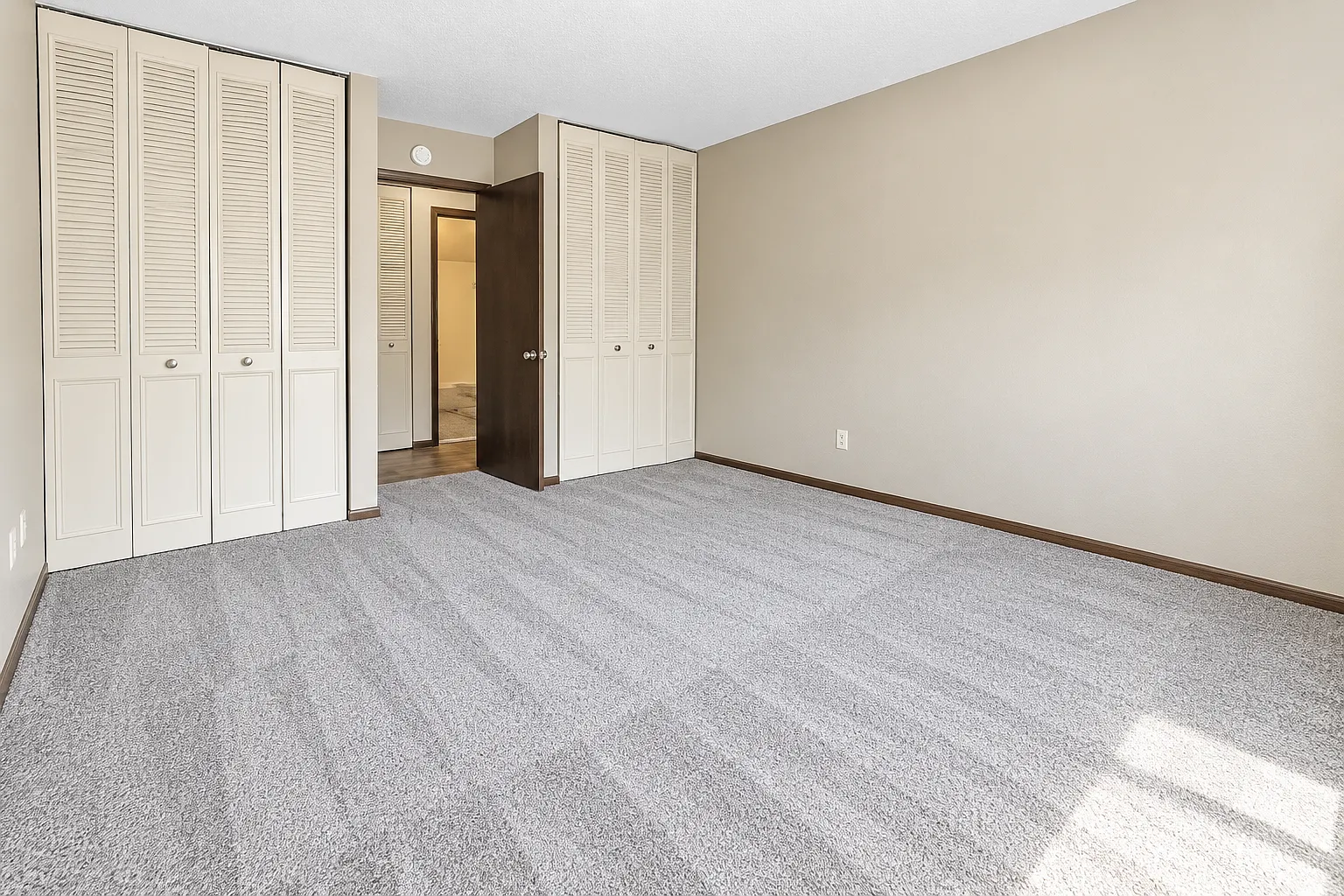 1 bed, $949 — Photo 3