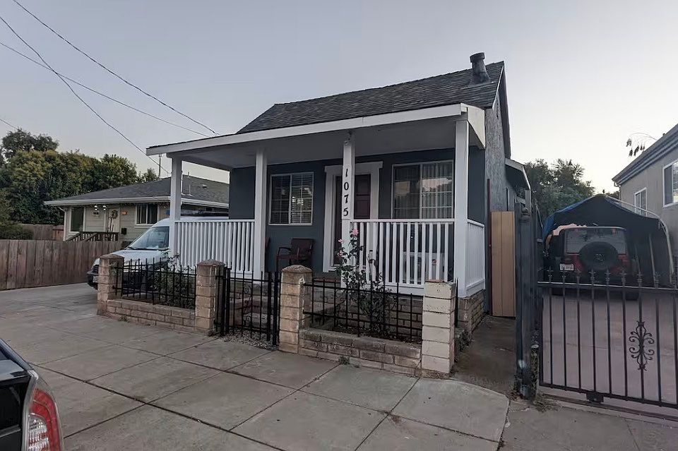 2nd image of 1075 Palm St