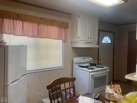 3rd image of 903 N Pinto Ln
