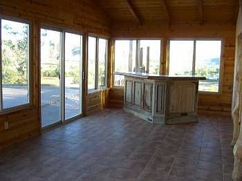 2nd image of 464 Pile St