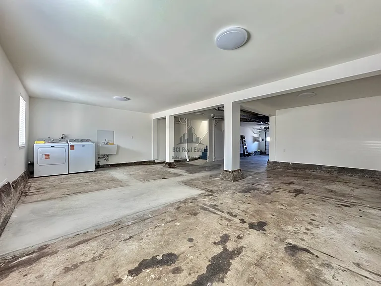 2114 35th Ave — Photo 31