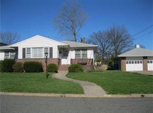 170 Beech St, Fords, NJ 08863