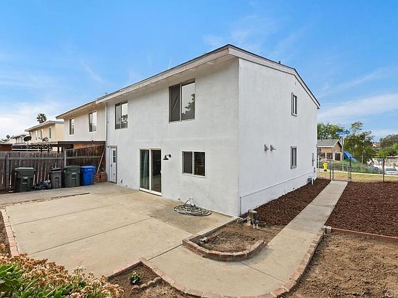 3rd image of 921 Lemon Ave