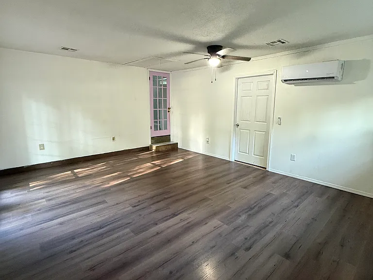 714 S Willis St — Photo 6