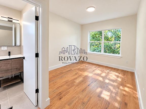 5th image of 149-150 Roseville Ave #3