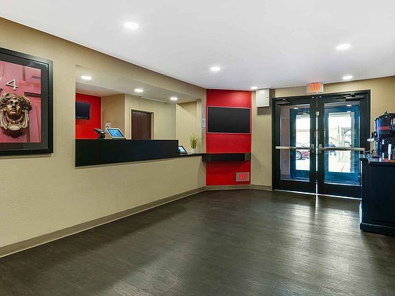 Lobby and Guest Check-in