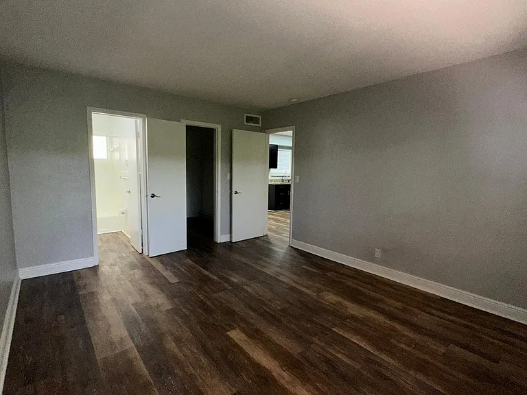 3720 NE 22nd Ave #0 — Photo 11