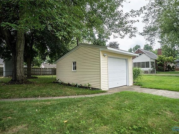 4th image of 5939 Deane Dr