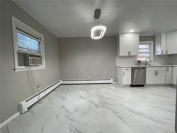 3rd image of 17 Holland St Floor 2