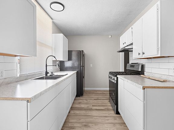 3rd image of 2105 Butternut Ln