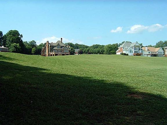 3rd image of 3660 Grandview Dr