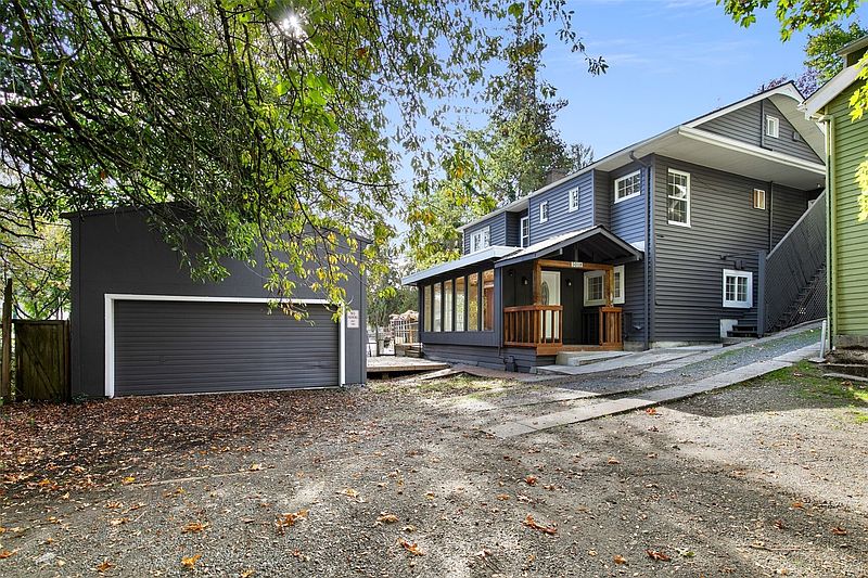 2nd image of 5016 5018 9th Avenue NE