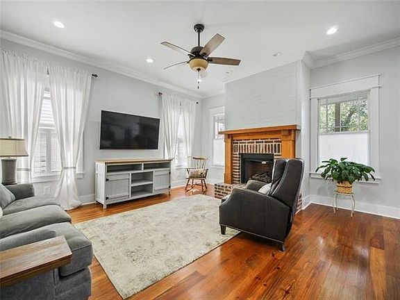 5th image of 516 Hodges St