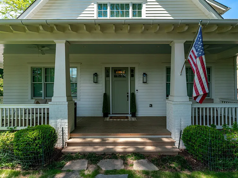 4 E Dr NE — Photo 9