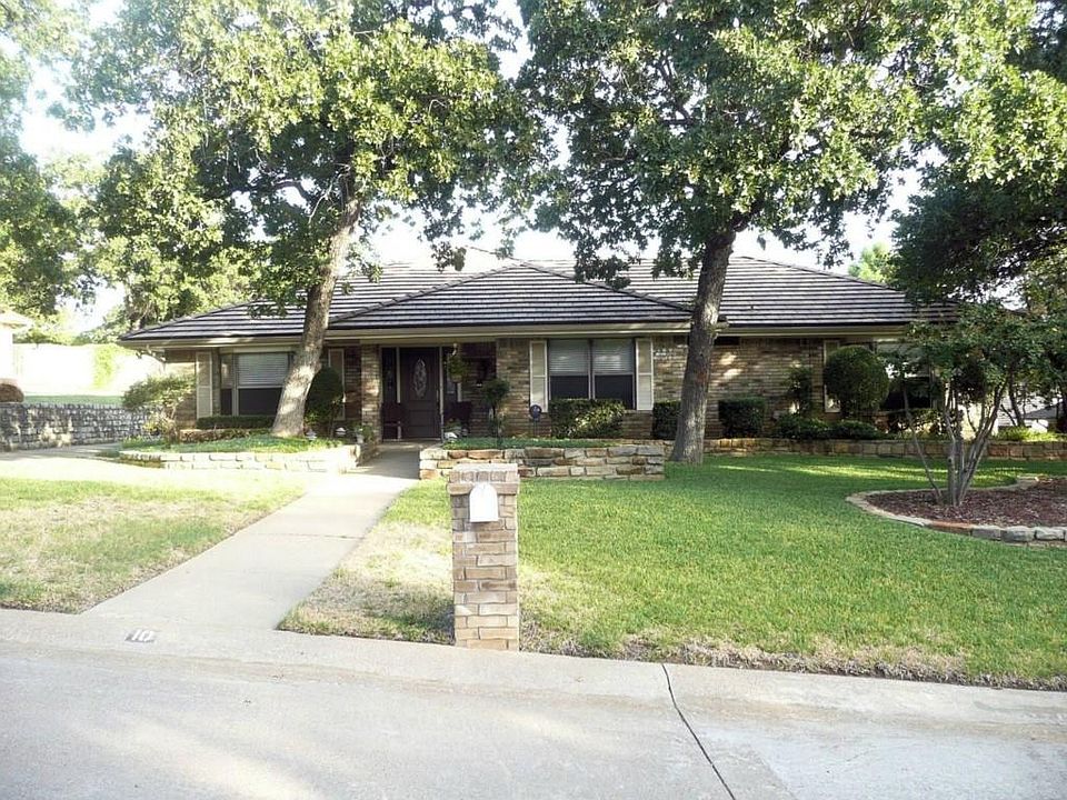 1st image of 10 Lake Forest Dr