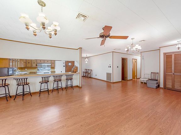 4th image of 2040 E Main St