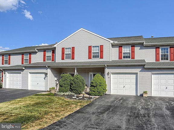 3rd image of 1031 Wooded Pond Dr