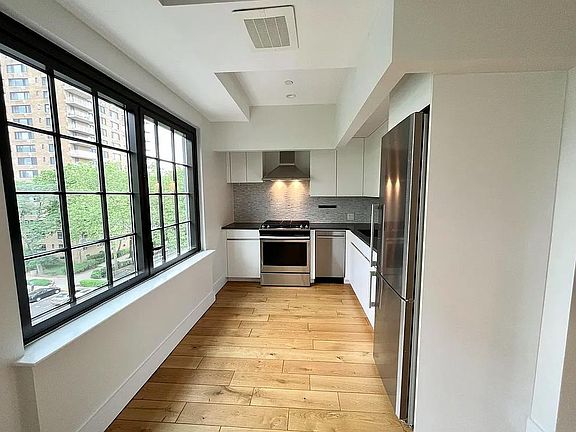 2nd image of 504 Myrtle Ave APT 5X