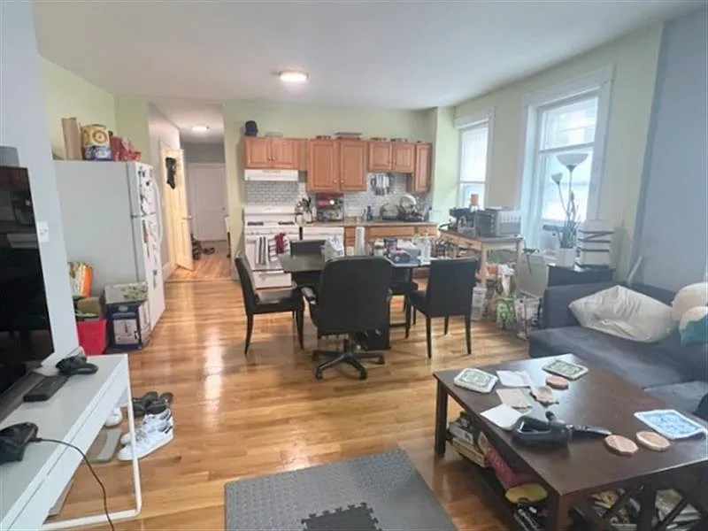 2 bed, 900 sqft, $3,250 — Photo 2