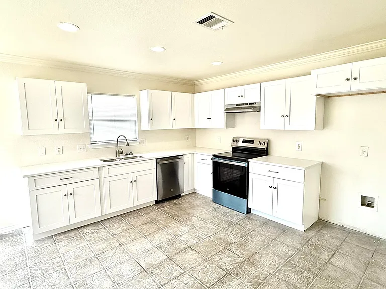 13229 Coomes Dr — Photo 8