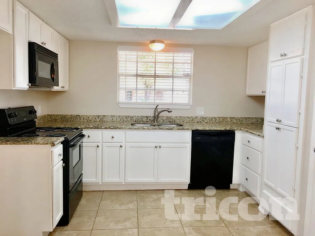 15647 Meadow Village Drive Houston TX — Photo 3