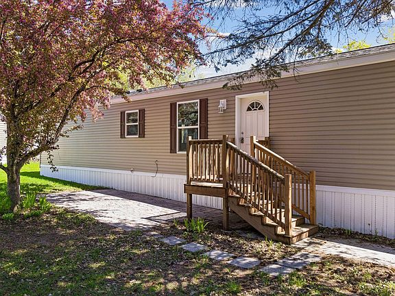 3rd image of 175 Highview Cir