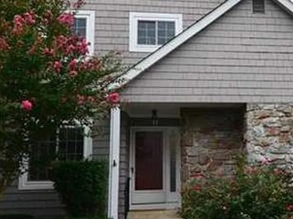 11 Lantern Ln, Chesterbrook, PA 19087