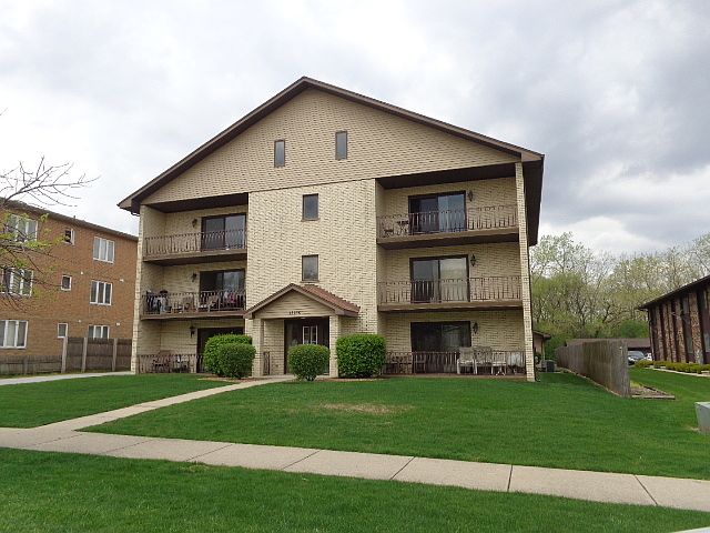 1st image of 15850 Laramie Ave